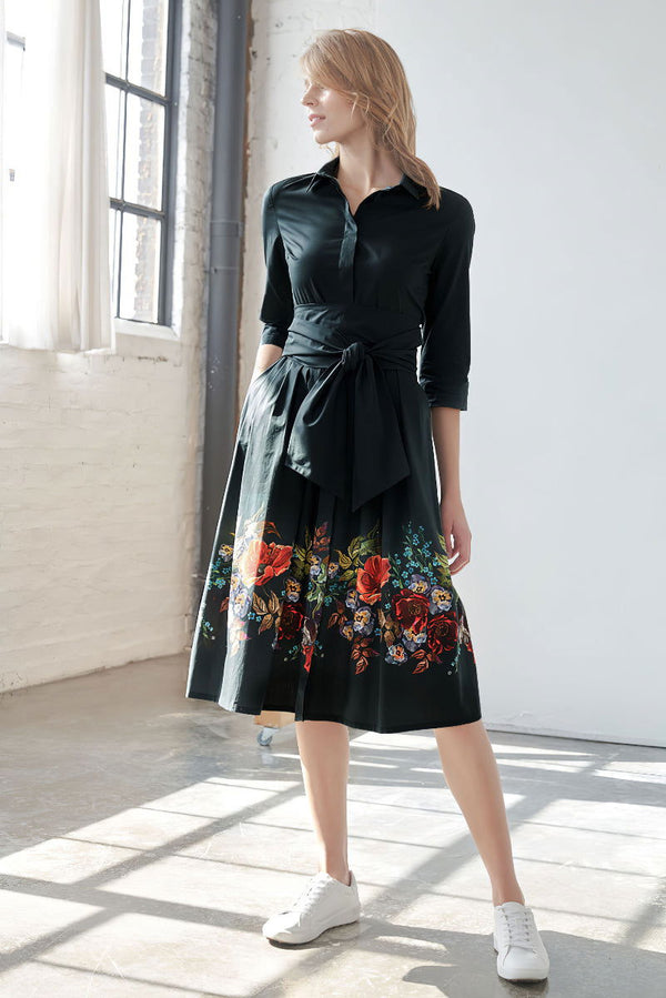 Blusenkleid mit Blumenranke und abnehmbaren breiten Gürtel Schwarz - Marianna Déri